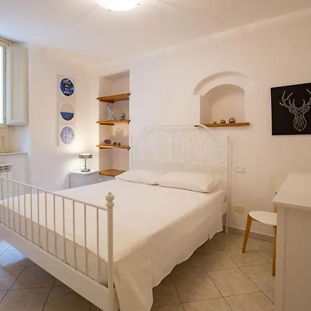 Pompeiana House *